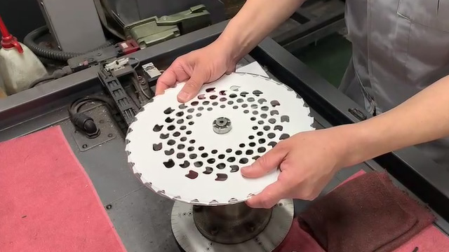 美國盤類專用動平衡機(jī)案例！